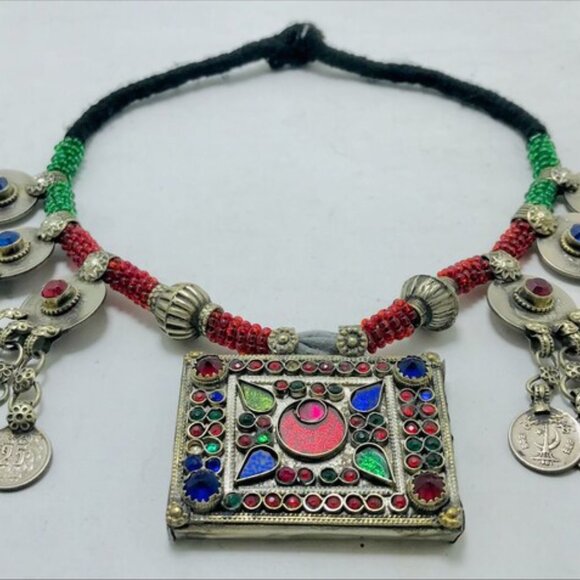 Green and Red Beaded Necklace With Vintage Coins and Big Pendant Antique Tribal - Picture 5 of 12